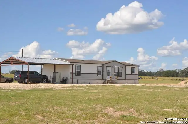 801 County Road 777, Devine, TX 78016 - Image #3