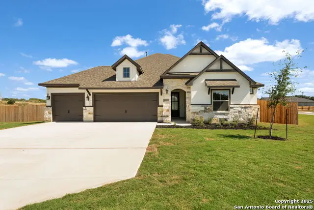 242 Janice Avenue, Castroville, TX 78009 - Image #2