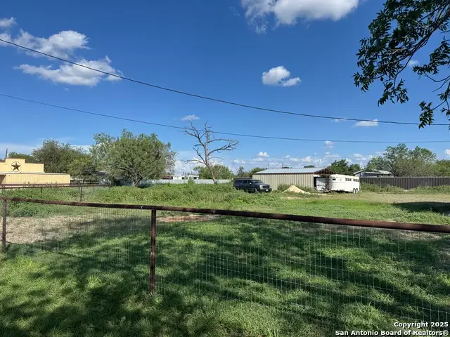 314 Us-57, La Pryor, TX 78872 - Image #1