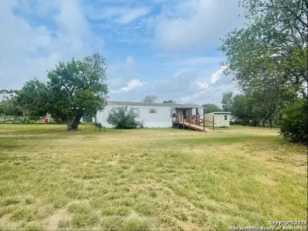 102 4th, Natalia, TX 78059