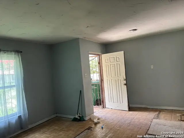 251 Shasta, San Antonio, TX 78221 - Image #3