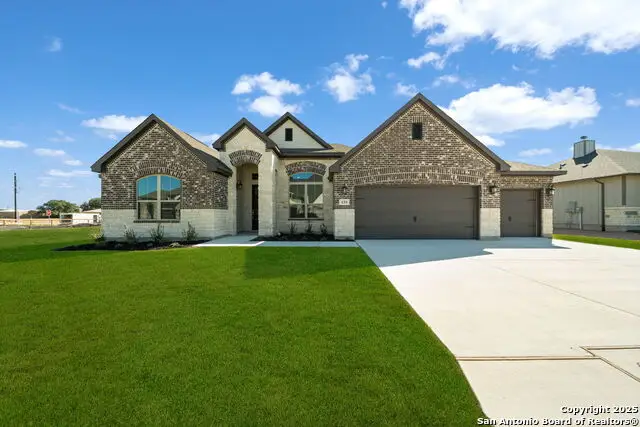 139 Janice Avenue, Castroville, TX 78009 - Image #3