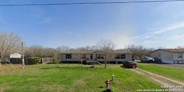 17402 Fx Ball D, Elmendorf, TX 78112