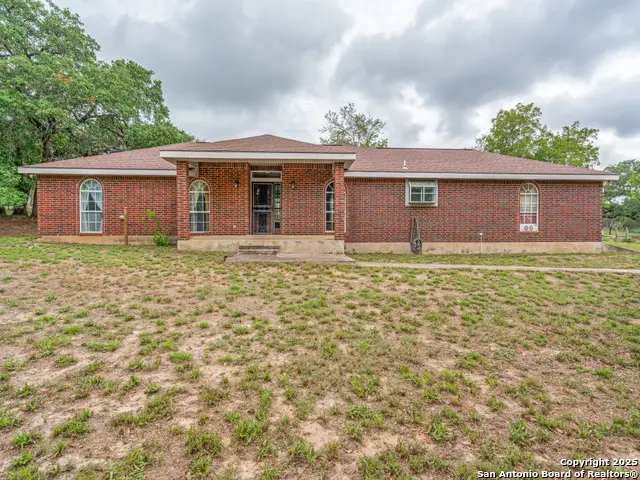1026 Eagle Creek Dr, Floresville, TX 78114 - Image #1