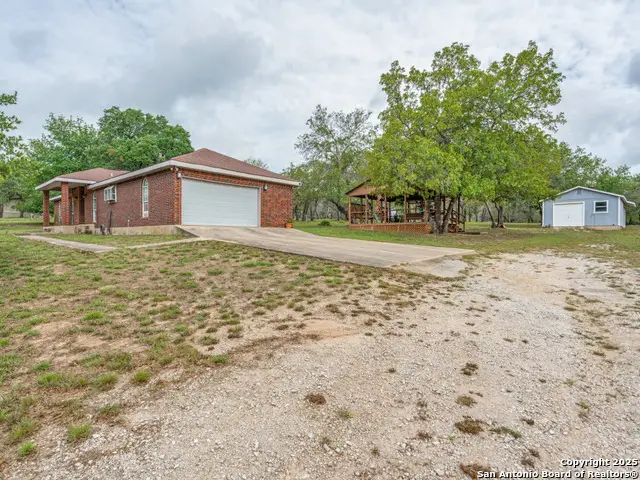 1026 Eagle Creek Dr, Floresville, TX 78114 - Image #3