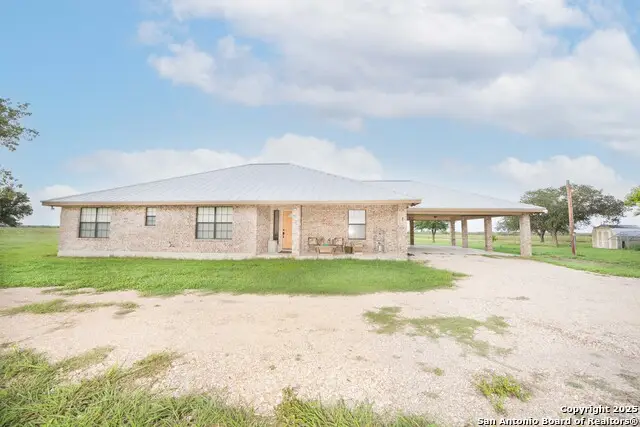 472 County Road 444, Hondo, TX 78861 - Image #1