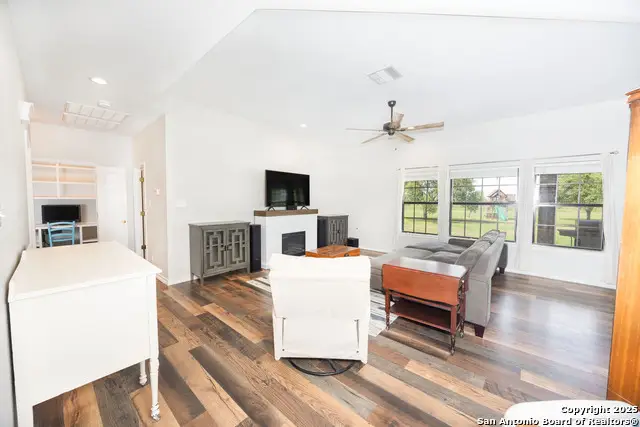 472 County Road 444, Hondo, TX 78861 - Image #3