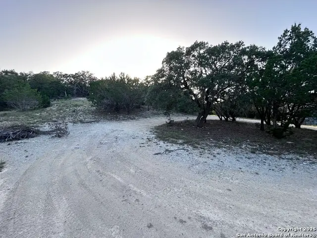 320 Frontier Ln, Bandera, TX 78003 - Image #3