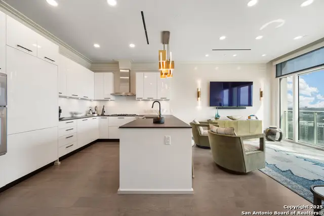 123 Lexington Avenue #1305, San Antonio, TX 78205 - Image #2