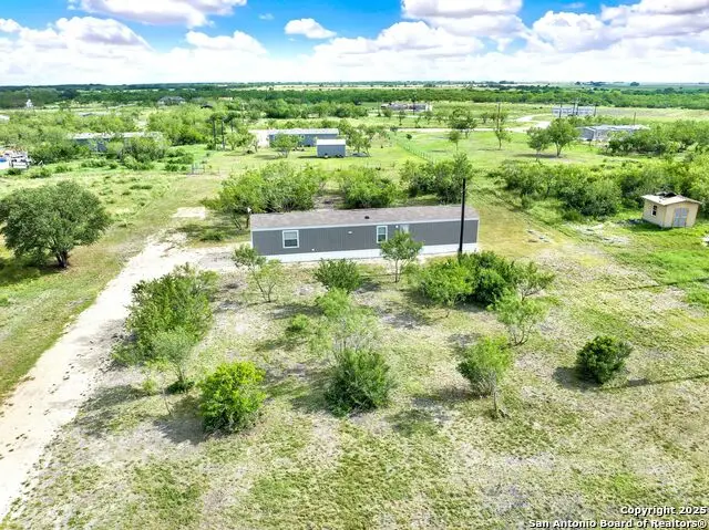 888 Lobo Loop, Hondo, TX 78861 - Image #2