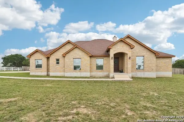 164 Abrego Lake, Floresville, TX 78114