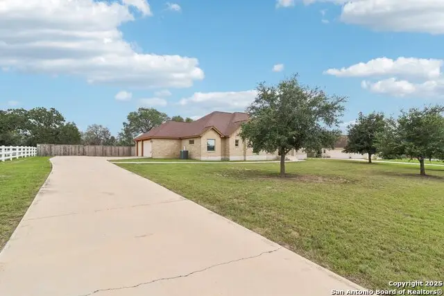 164 Abrego Lake, Floresville, TX 78114 - Image #2