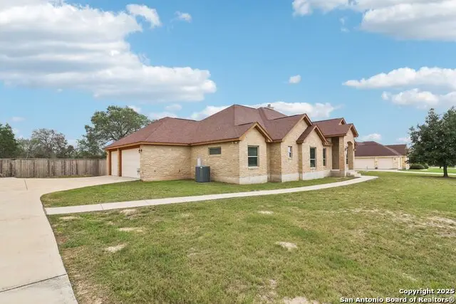 164 Abrego Lake, Floresville, TX 78114 - Image #3