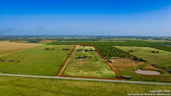 2387 Fm 537, Floresville, TX 78114