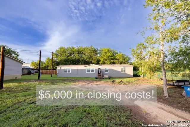 934 7th, Floresville, TX 78114 - Image #1