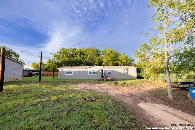 934 7th, Floresville, TX 78114 - Image #2