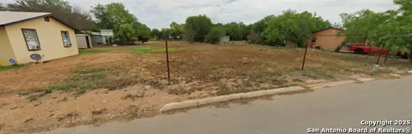 10 Willow St, Pearsall, TX 78061