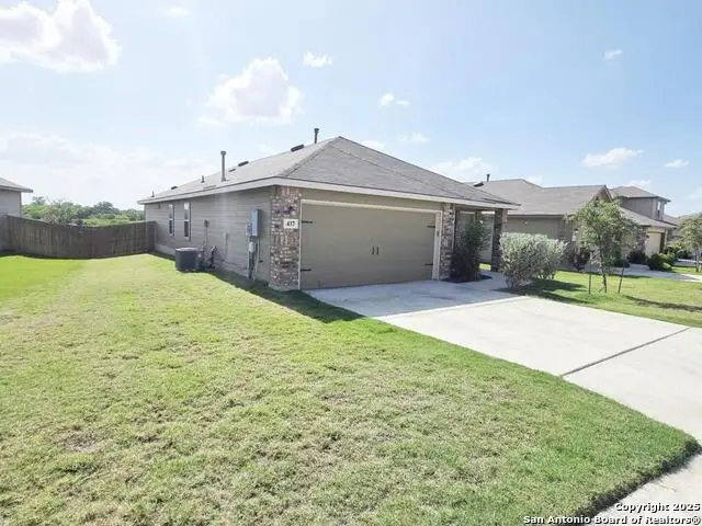 437 Middle Green, Floresville, TX 78114 - Image #3