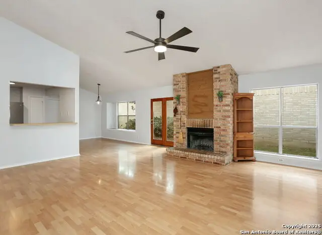 5911 Heather Vw, San Antonio, TX 78249 - Image #3