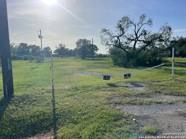 1102 Fm 1343, Castroville, TX 78009