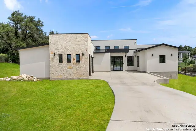 9847 Midsomer Pl, San Antonio, TX 78255 - Image #2