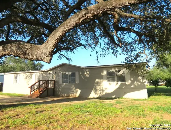 908 Texas, Pleasanton, TX 78064