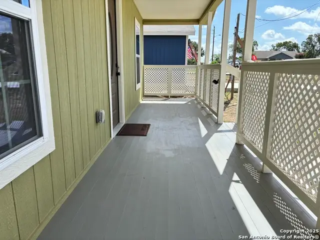 702 E 5th, Nixon, TX 78140 - Image #3