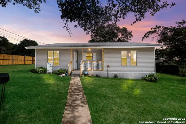 4315 Prelude Pass Dr, Elmendorf, TX 78112