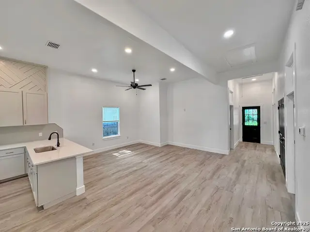 430 E Hart, San Antonio, TX 78214 - Image #3