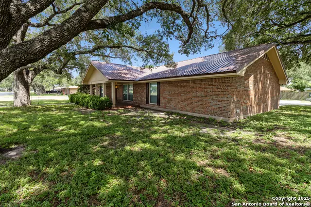 510 E Inez, Beeville, TX 78102 - #3