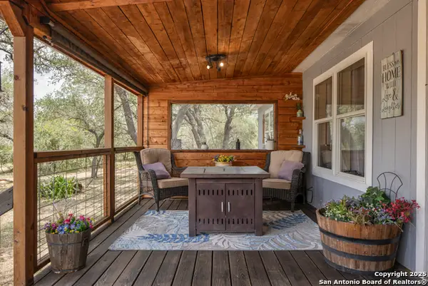 235 Hickory Ln, San Antonio, TX 78264