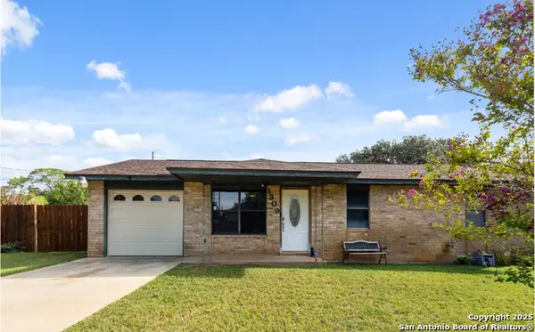 1309 E Medina, Pearsall, TX 78061