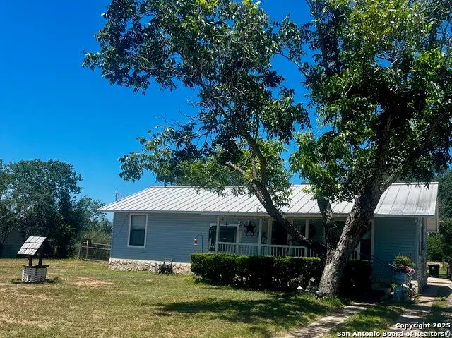 110 Renfro, Devine, TX 78016 - Image #1