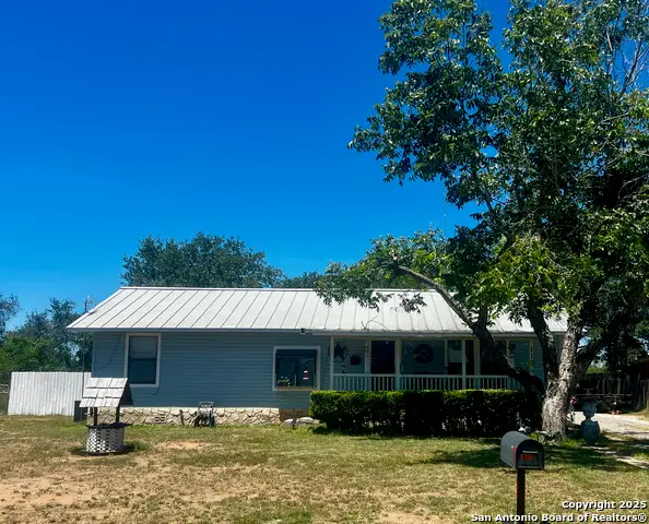 110 Renfro, Devine, TX 78016 - Image #2