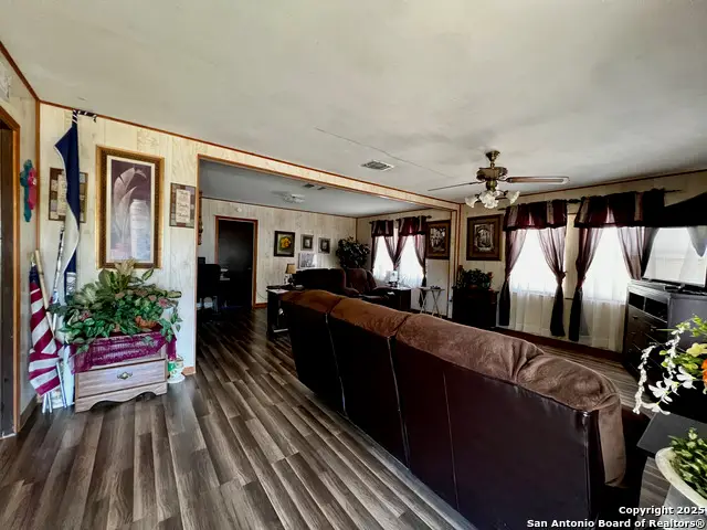 110 Renfro, Devine, TX 78016 - Image #3