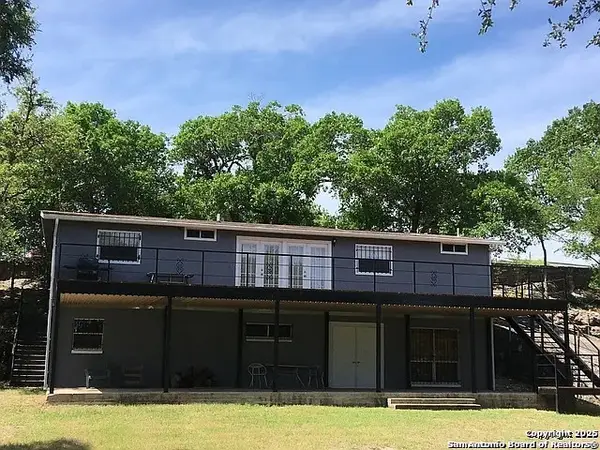 1316 Lakeshore Dr, Bandera, TX 78003