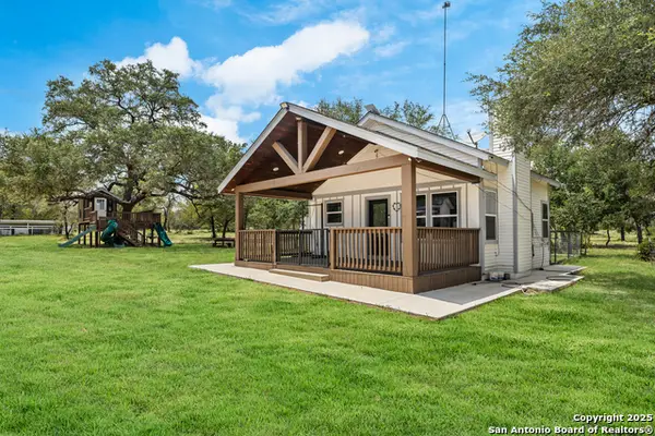 1000 Clear Lake, Poteet, TX 78065