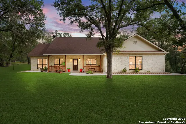 205 Oak Hollow Dr, La Vernia, TX 78121 - Image #2