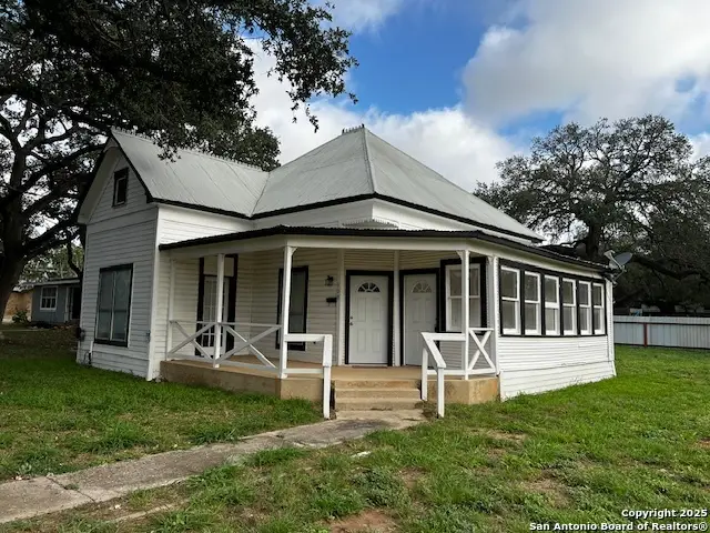 308 W Coker, Devine, TX 78016 - Image #1