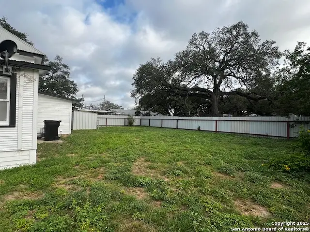 308 W Coker, Devine, TX 78016 - Image #3