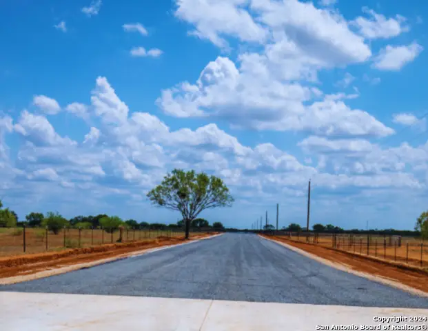 546 Pr Goose Creek Ln, Jourdanton, TX 78026 - Image #2