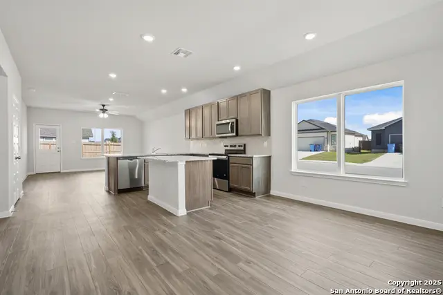 1200 Sweden, Seguin, TX 78155 - #2