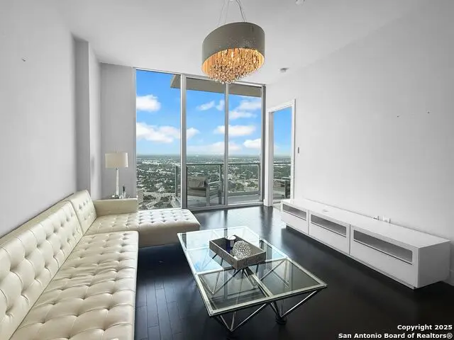 610 E Market #3213, San Antonio, TX 78205 - Image #3