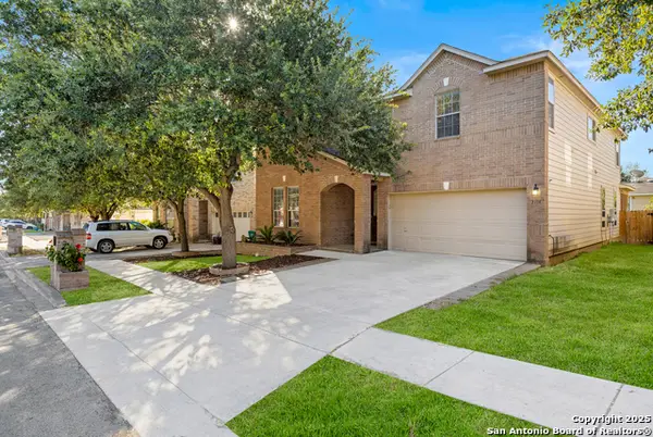 7114 Avery Rd, Live Oak, TX 78233