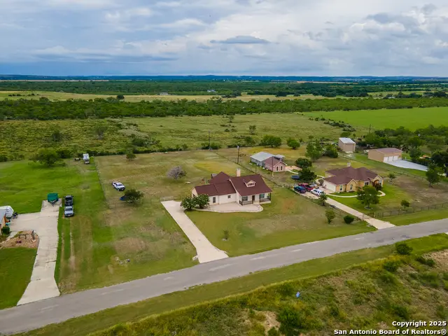 911 County Road 367, Hondo, TX 78861 - Image #2