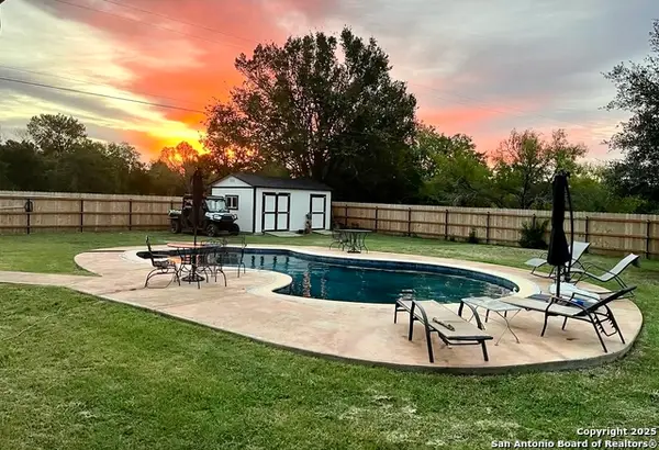 175 Columbus, McDade, TX 78650