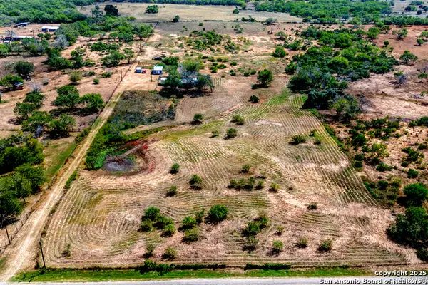 1491 County Road 124, Floresville, TX 78114