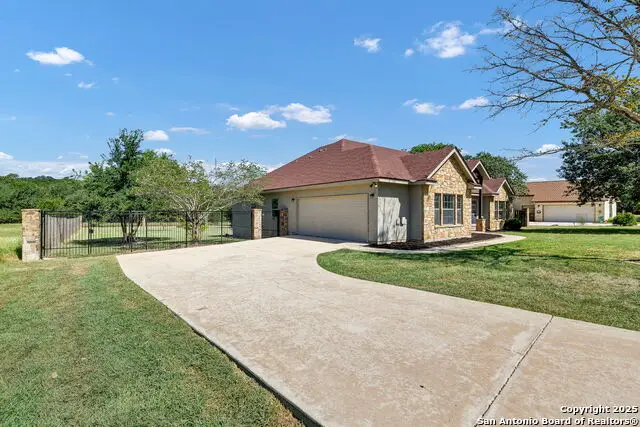 913 Long Mdw, Spring Branch, TX 78070 - #2