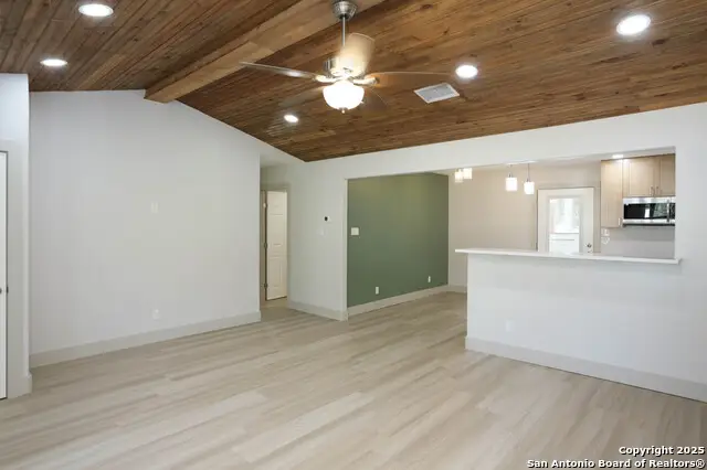 518 Pecan St, Bandera, TX 78003 - Image #2