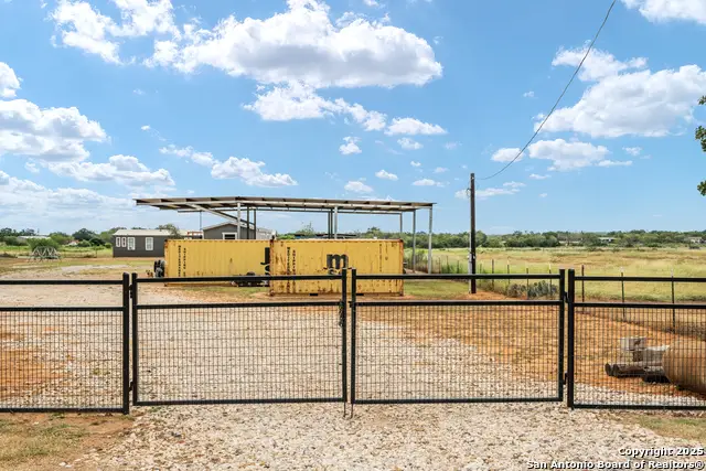985 Cr 307, Jourdanton, TX 78026 - Image #1